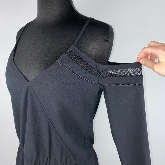 Cooper & Ella XS Cold Shoulder Sleeve V-Neck Top - Picture 7 of 11